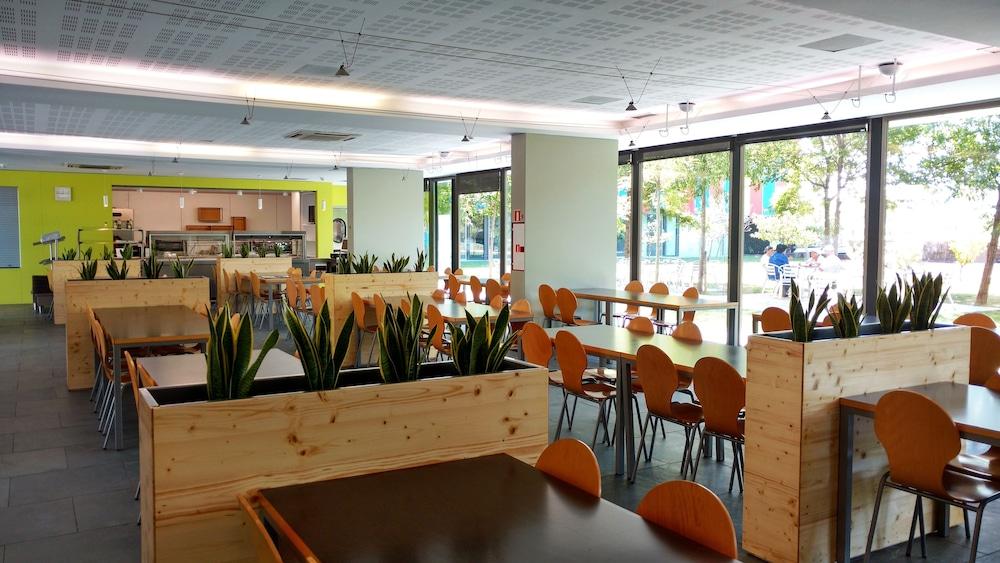 Centre Esplai Albergue El Prat de Llobregat Exterior photo